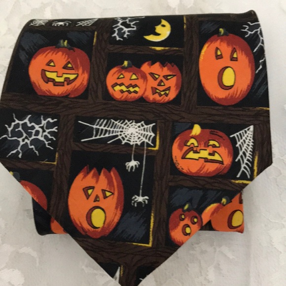 Halloween Collection Scared & Scary Pumpkins Tie - Picture 3 of 3